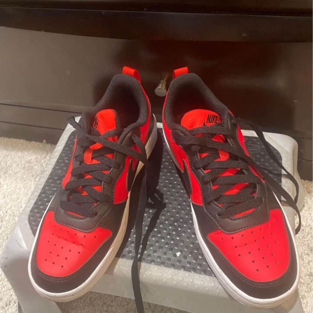 Boys Nike red sneakers 4.5